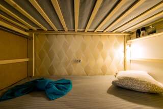 Хостел Свои Пятигорск Верхнее спальное место на двухъярусной кровати в общем номере для мужчин-4