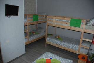 Хостел Свои Пятигорск Спальное место на двухъярусной кровати в общем 6-местном женском номере-15
