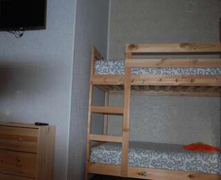 Хостел Свои Пятигорск Спальное место на двухъярусной кровати в общем 6-местном женском номере-24