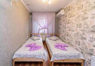 Хостел Свои Пятигорск Бюджетный двухместный номер с 2 отдельными кроватями-4